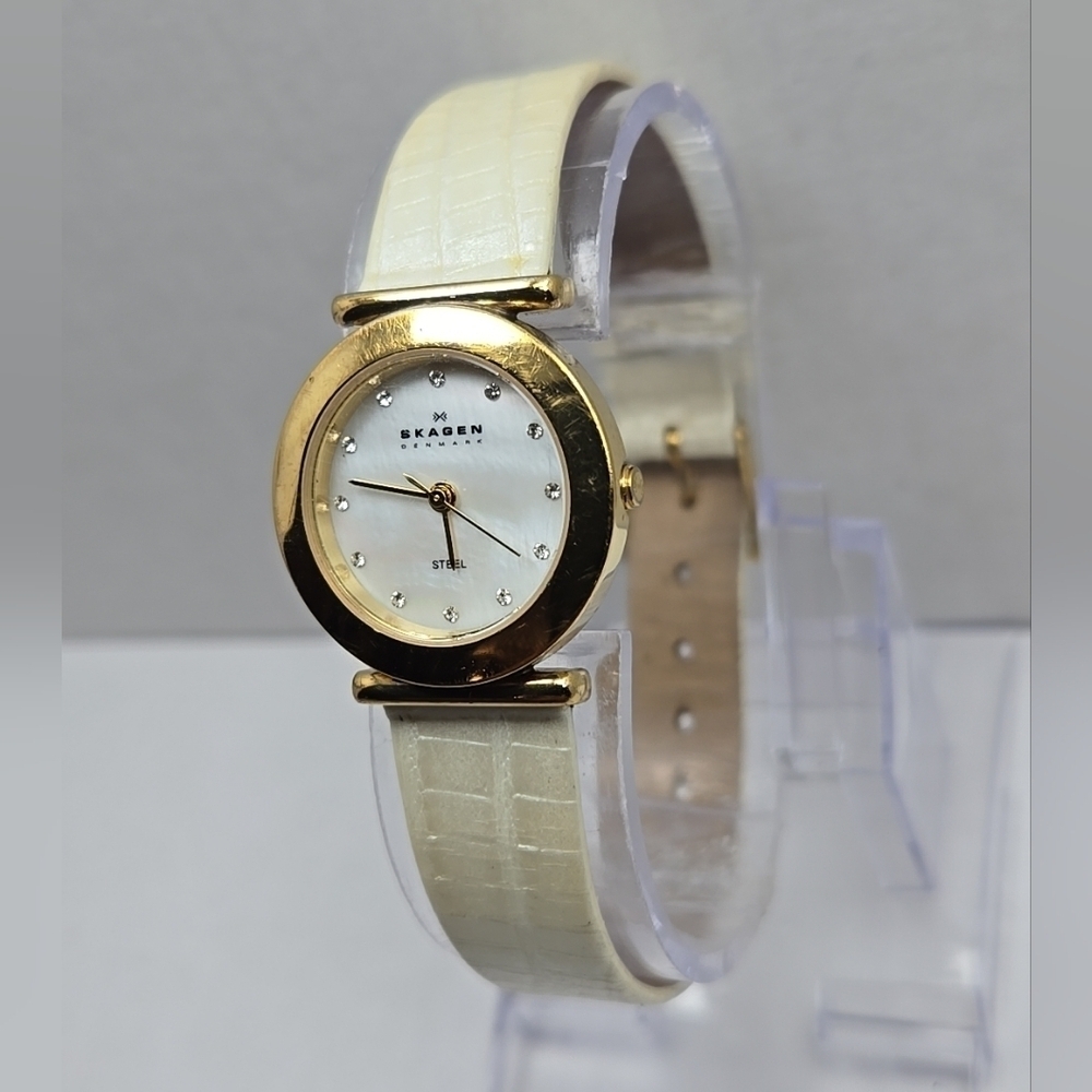 Skagen 107SGLW Gold Tone Watch White Leather Strap Crystal Dial New Battery 25mm - Picture 2 of 13